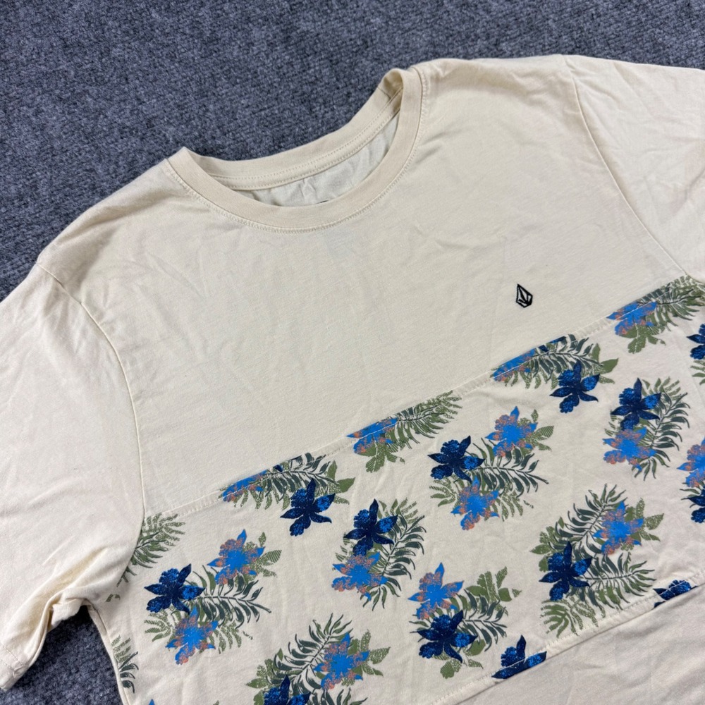 Volcom Graphic T Shirt Medium Cream Floral Panel Embroidered Logo Mens
